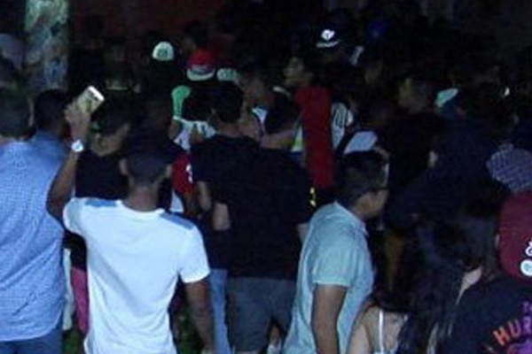 Desalojaron a maacutes de 100 adolescentes alcoholizados de una fiesta clandestina
