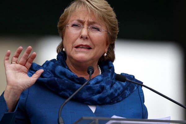 Bachelet tilda de poleacutemica artificial a nota sobre su hija y compra de terreno