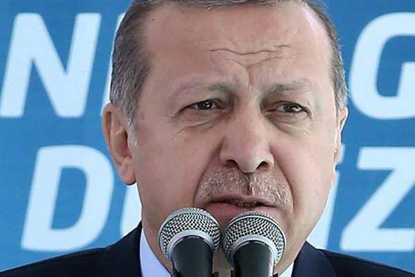 Erdogan volvioacute a acusar a Merkel de actitudes nazis