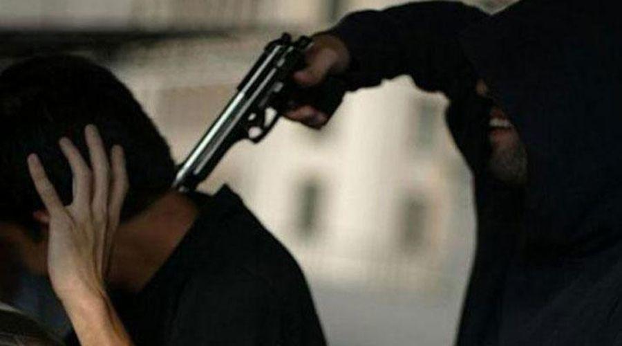 A punta de pistola le roban su auto a un remisero