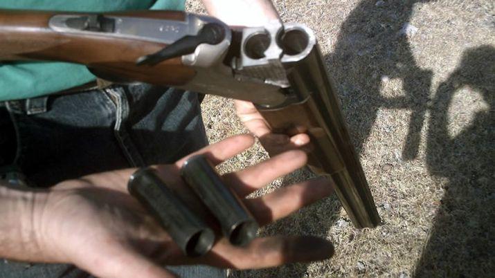 Salioacute a correr a los zorros y terminoacute con un escopetazo en los testiacuteculos