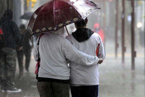 Hoy y mantildeana se registrariacutean lluvias en Santiago con 26 grados de maacutexima