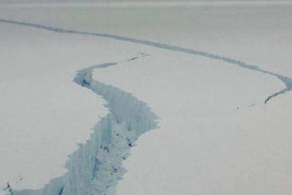 Una misioacuten cientiacutefica registroacute la inmensa grieta en  el hielo que preocupa a los cientiacuteficos del mundo