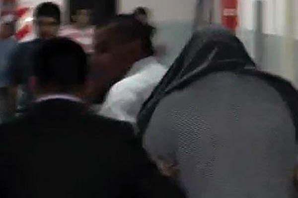 Niegan el cese de prisioacuten para el meacutedico pediatra acusado de abusar de su hija y ordenan que sea sometido a juicio 