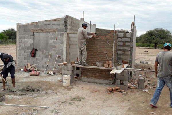 Continuacutea la construccioacuten de nuevas casas para familias de Villa Figueroa