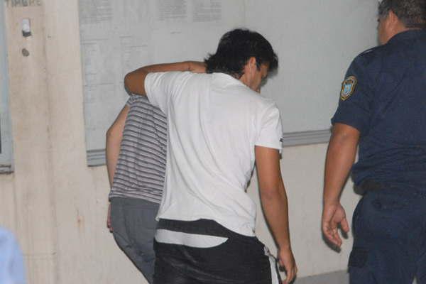 Golpeoacute y amenazoacute con prenderle  fuego a su ex pareja