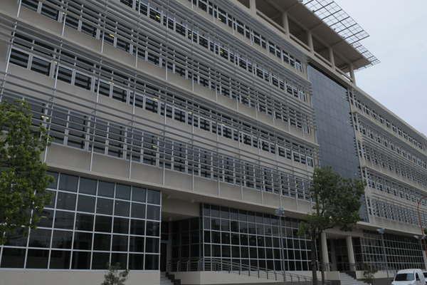 Un enfermo con ACV cautivo de una pelea entre sus dos hijas