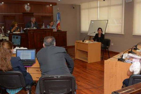 Condenan a madre y padrastro por atar y violar a una nintildea discapacitada de 11 antildeos