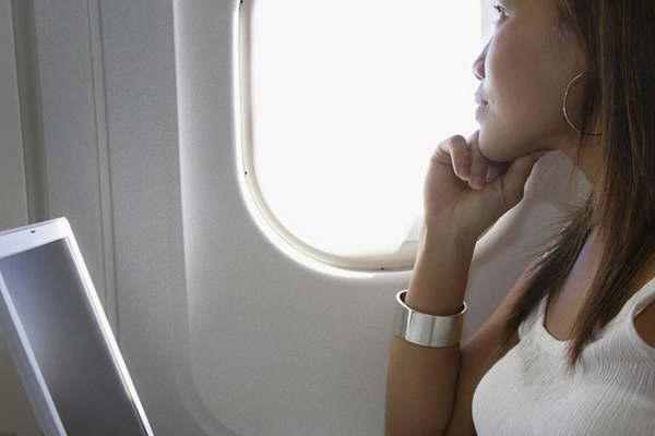 Donald Trump prohiacutebe tablets y notebooks a bordo en vuelos que salen de Medio Oriente