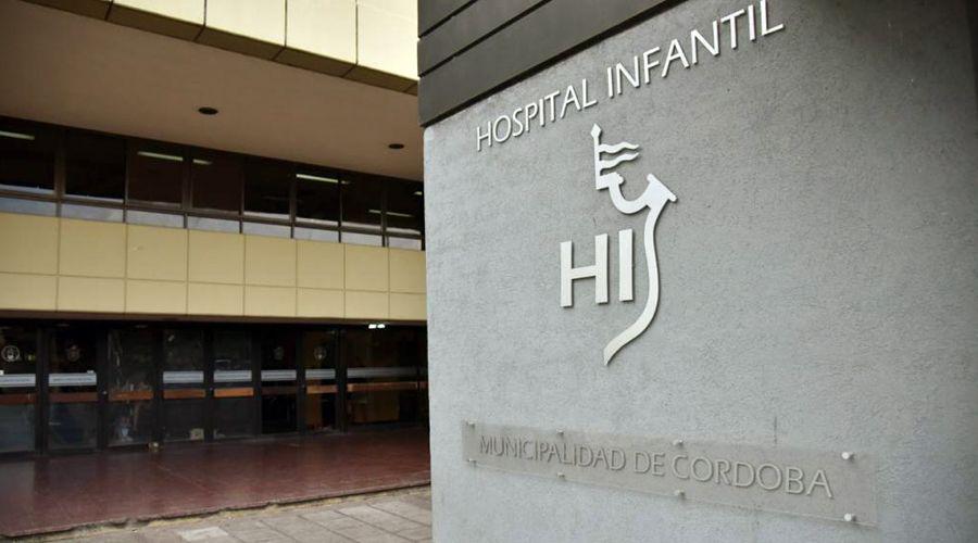 Un nintildeo hirioacute de gravedad a su amigo con un hierro