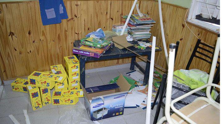 Saquean y rompen un jardiacuten municipal