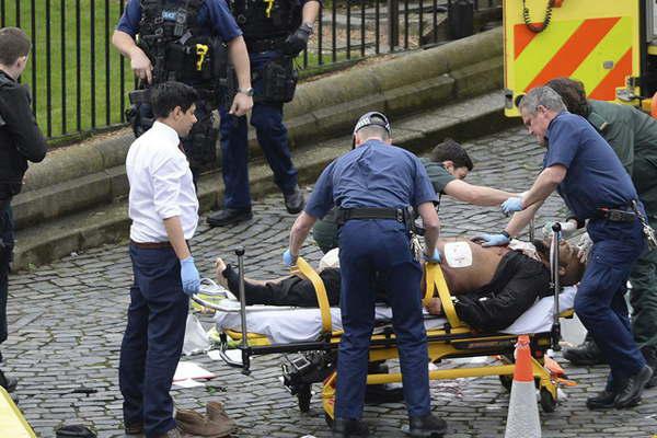 Cinco muertos y 20 heridos en atentado terrorista en Londres 