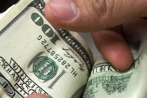 El dólar cotiza estable a 1591