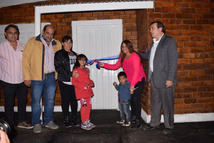 Inauguración de viviendas sociales ecológicas en Villa Ojo de Agua