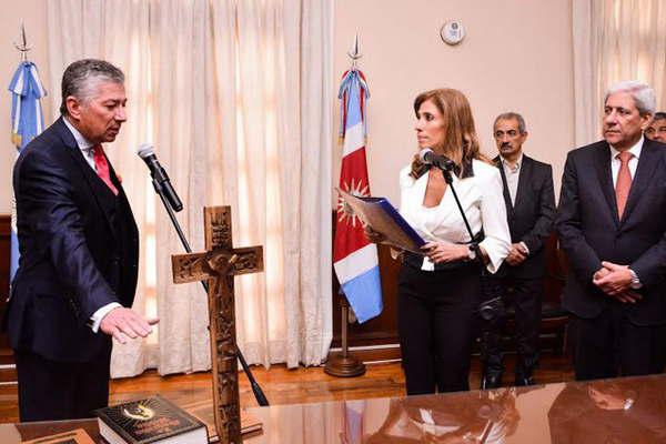 Claudia de Zamora tomoacute  juramento al fiscal de Estado 