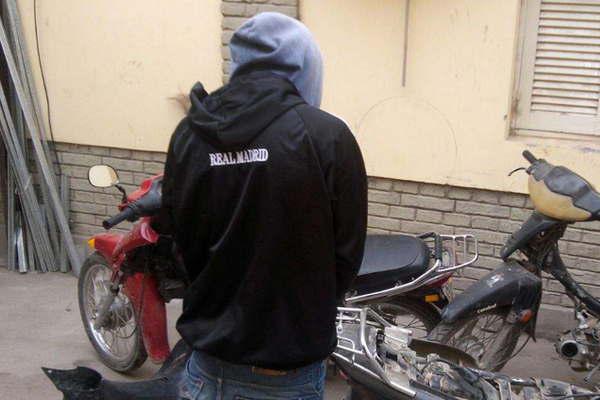 Apresan a un colectivero por amenazar a la ex concubina en jardiacuten de infantes