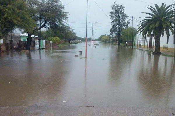 Numerosas familias tuvieron que ser asistidas por las lluvias