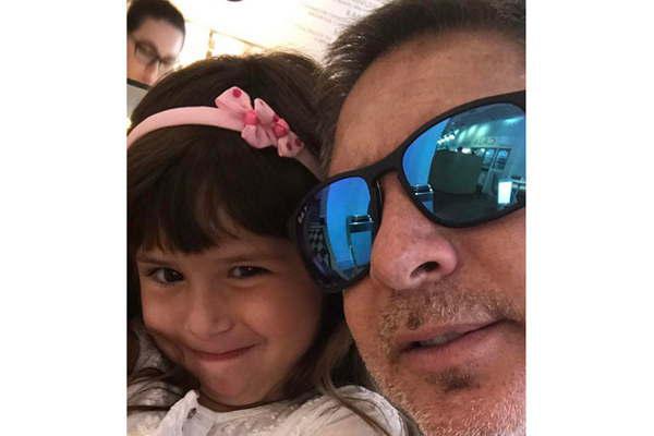 Adriaacuten Suar enamorado de su hija 