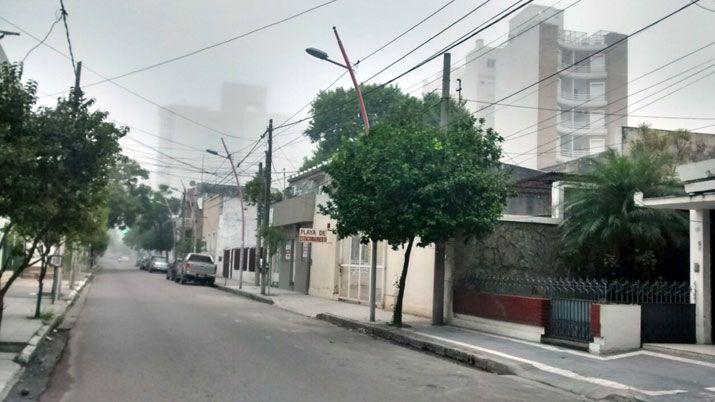 Una densa niebla sorprendioacute a los santiaguentildeos