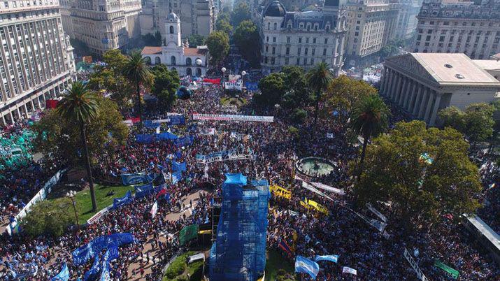 Conmemoran el Día de la Memoria en Plaza de Mayo