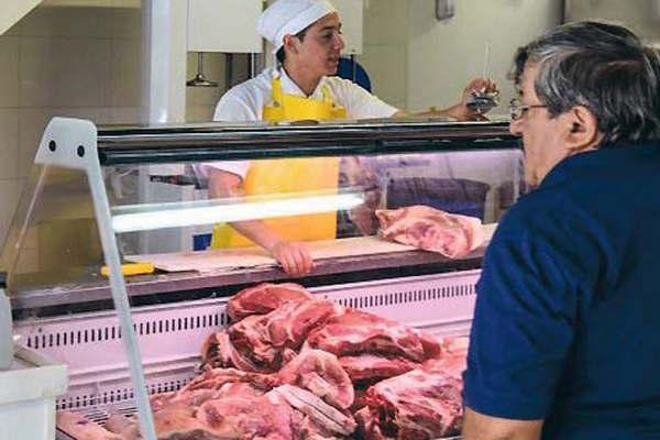 Por baja del consumo apelan a ofertas en carnes rojas de pollo y cada vez hay maacutes cortes de cerdo