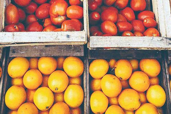 Hay varias verduras hasta 20 el kilo y frutas desde 15
