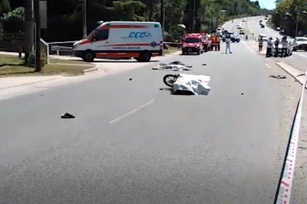 Murieron madre e hija en un traacutegico choque entre un camioacuten y una moto