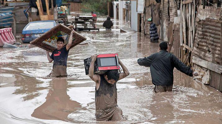 Ya suman 90 los muertos por el temporal en Peruacute