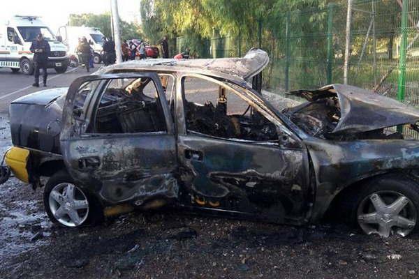 Taxista perecioacute calcinado tras choque frontal