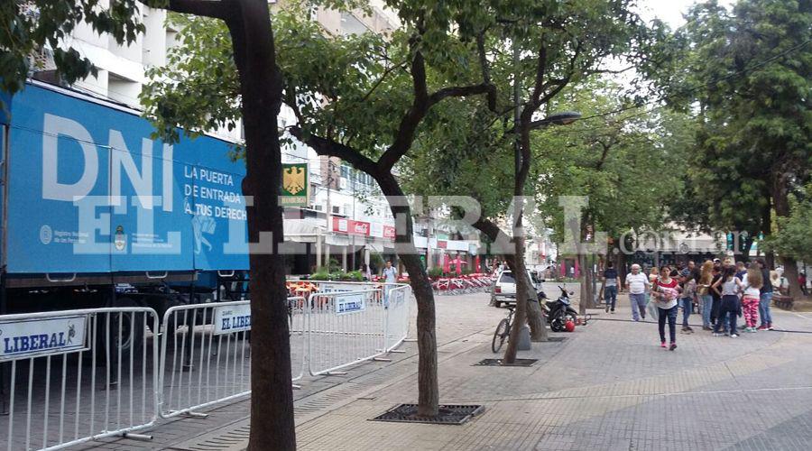 Desde hoy se puede tramitar el nuevo DNI y obtenerlo en el diacutea en la plaza Libertad