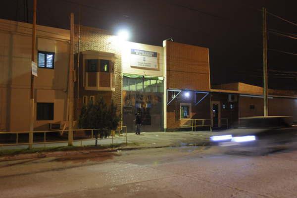 Un presidiario se suicidoacute ahorcaacutendose con una saacutebana en el bantildeo del Penal