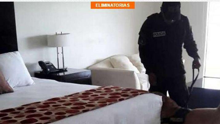 Parte del personal que realizó el operativo anti-bomba en el hotel donde se alojar la selección