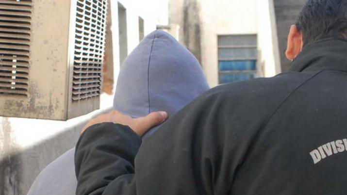 Tratoacute de robar en una casa pero fue sorprendido por la Policiacutea