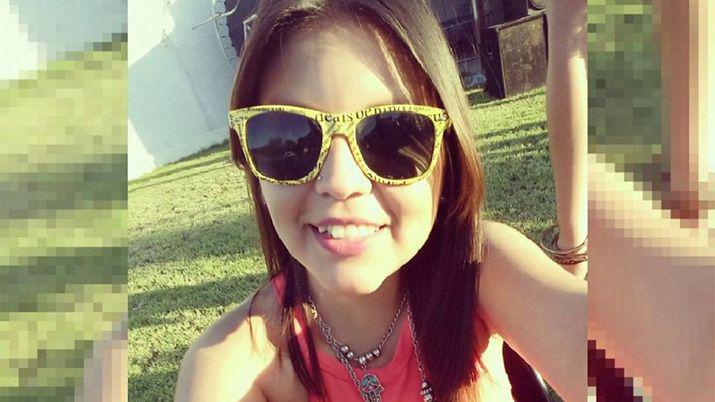 Fallecioacute la joven que chocoacute con un agente de policiacutea