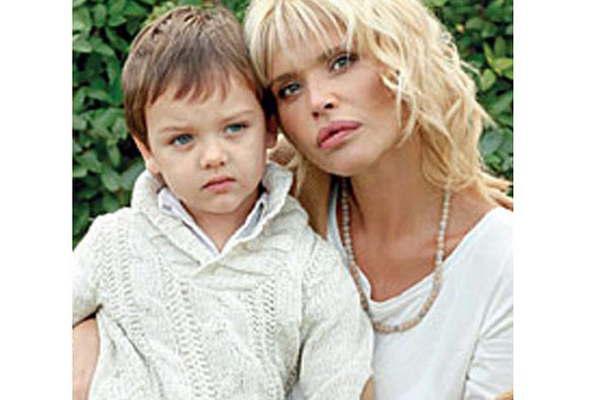 El hijo de Nazarena Veacutelez le declaroacute  su amor  