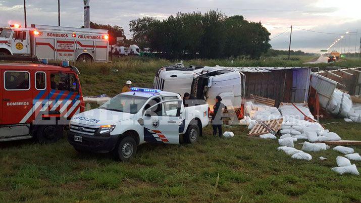 Una camionero herido tras violento vuelco en Ruta 9