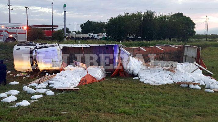 Una camionero herido tras violento vuelco en Ruta 9