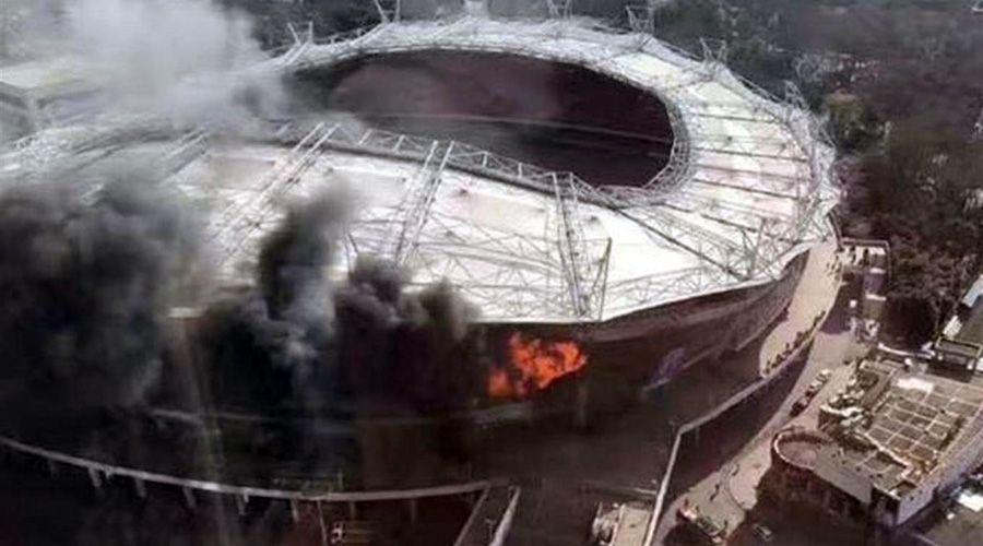 Un incendio provocoacute graves dantildeos en el estadio del equipo de Tevez