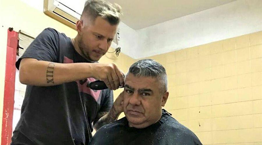 Armando Peacuterez se enteroacute de la sancioacuten por los medios y Chiqui Tapia en la peluqueriacutea