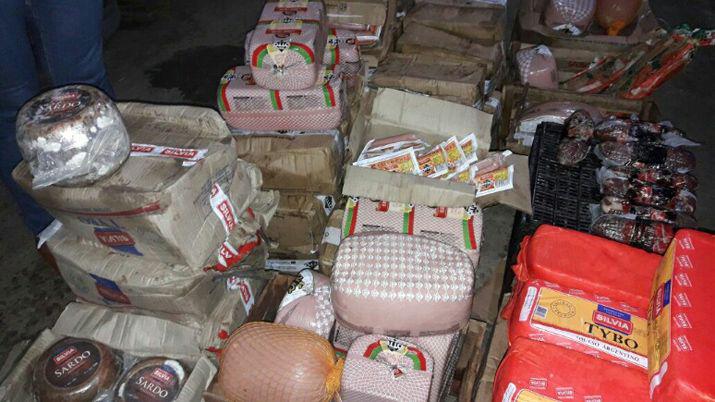 Decomisan gran cantidad de mercaderiacutea y clausuran un local