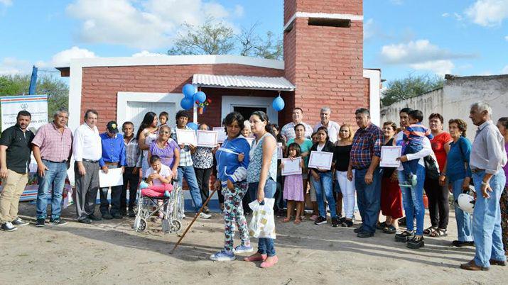 Familias de Riacuteo Hondo accedieron a viviendas sociales