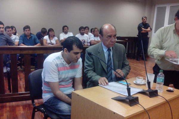 Pediriacutean perpetua para sujeto que matoacute a mujer por la espalda