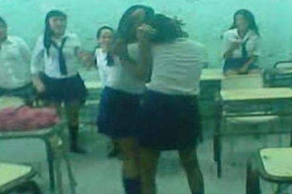 Violencia escolar- iquestPor queacute hay enfrentamientos entre mujeres