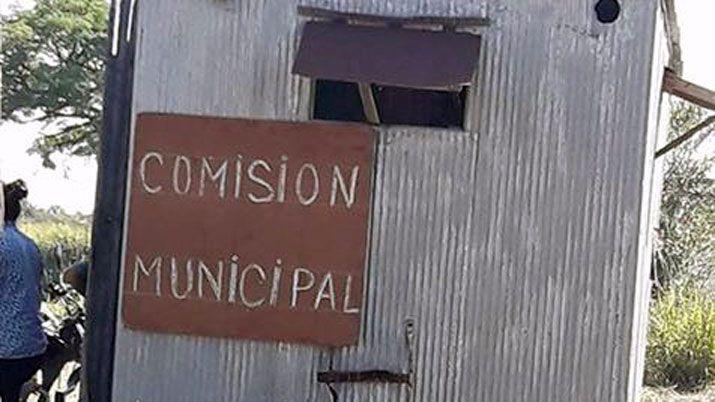 Comisionado municipal atiende en una casilla rodante