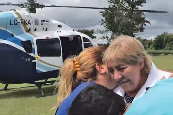 Aeronave de Santiago rescatoacute a maestras aisladas en Tucumaacuten