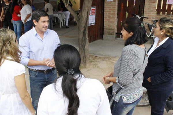 Brindan charlas sobre violencia de geacutenero y controles de salud