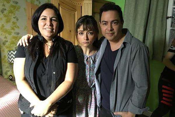 La cineasta santiaguentildea Gabi TagliavinI estrenaraacute COacutemo cortar a un pataacuten en octubre 
