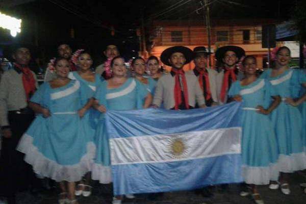 Santiaguentildeos llevaron  el folclore a Costa Rica 