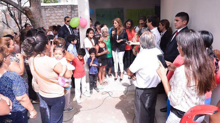 La Gobernadora entregó módulos habitacionales