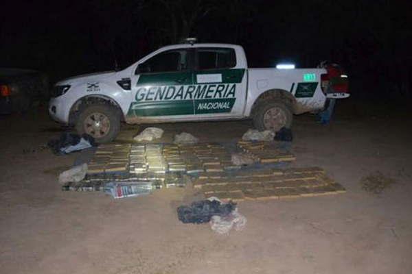 Gendarmeriacutea secuestroacute 180 kg de marihuana que teniacutean como destino Santiago del Estero